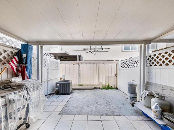1178 NW 123rd Pl 1210, Miami FL 33182