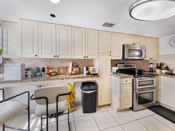 1178 NW 123rd Pl 1210, Miami FL 33182