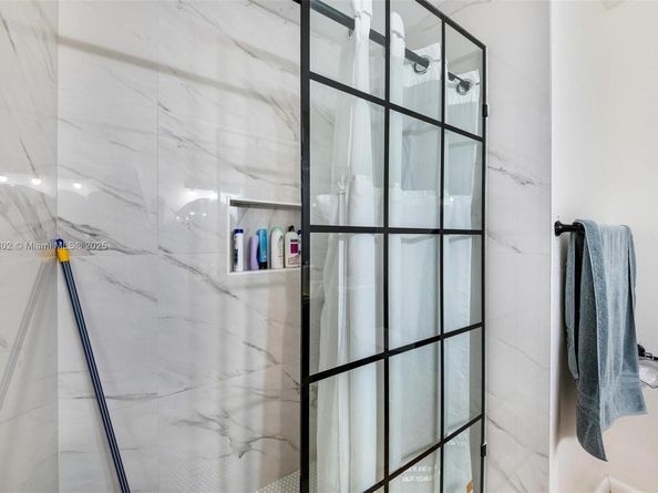 1178 NW 123rd Pl 1210, Miami FL 33182