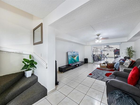1178 NW 123rd Pl 1210, Miami FL 33182
