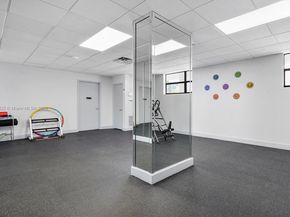 600 Parkview Dr 820, Hallandale Beach FL 33009