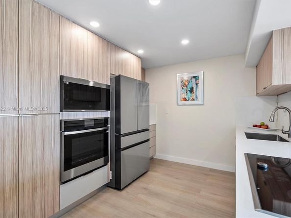 600 Parkview Dr 820, Hallandale Beach FL 33009