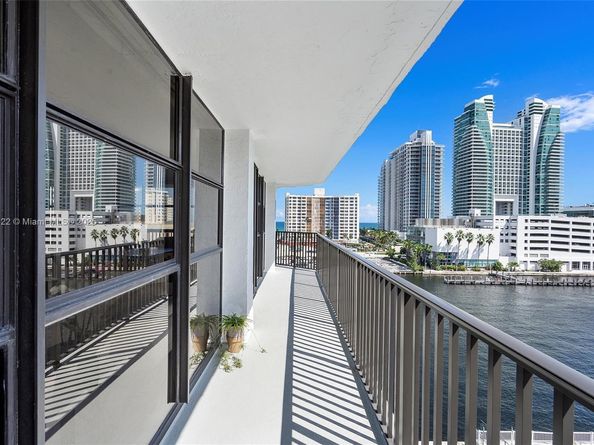 600 Parkview Dr 820, Hallandale Beach FL 33009