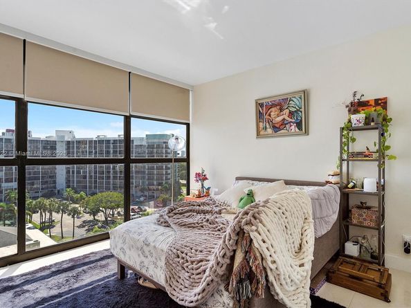600 Parkview Dr 820, Hallandale Beach FL 33009