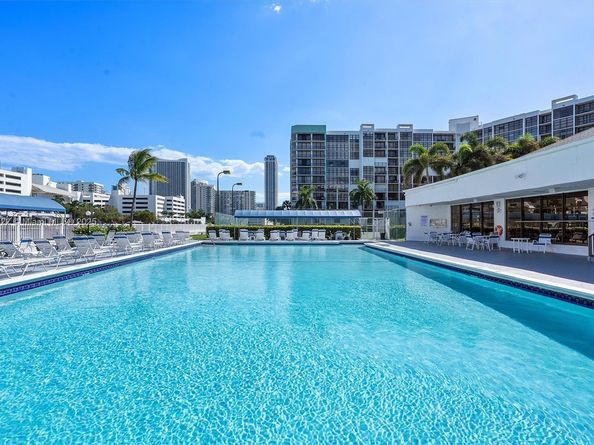 600 Parkview Dr 820, Hallandale Beach FL 33009