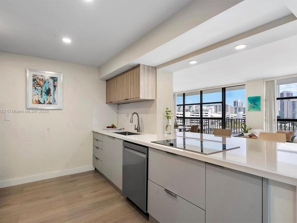 600 Parkview Dr 820, Hallandale Beach FL 33009