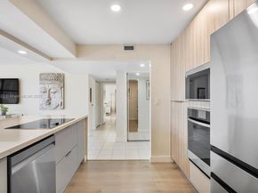 600 Parkview Dr 820, Hallandale Beach FL 33009