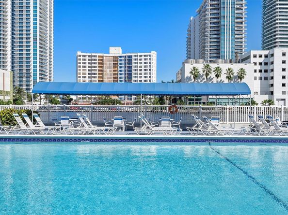 600 Parkview Dr 820, Hallandale Beach FL 33009