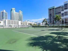 600 Parkview Dr 820, Hallandale Beach FL 33009