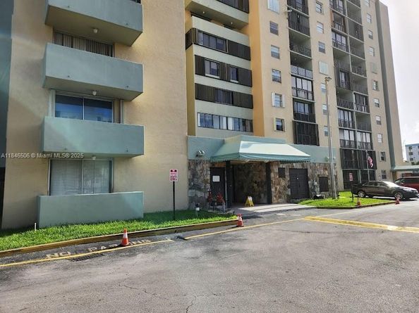 5055 NW 7th St 1003, Miami FL 33126