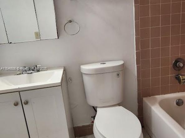 5055 NW 7th St 1003, Miami FL 33126