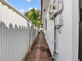 3297 SW 26th St, Miami FL 33133