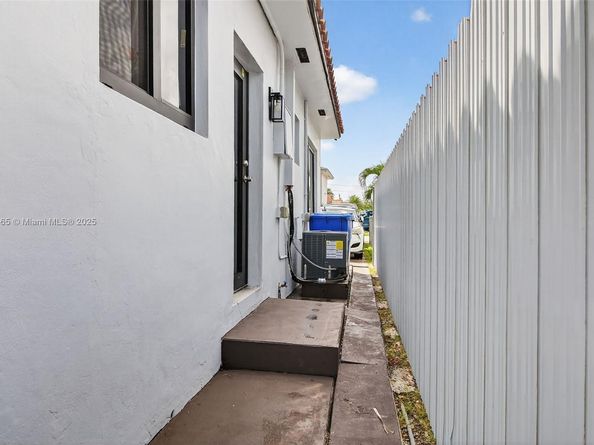 3297 SW 26th St, Miami FL 33133