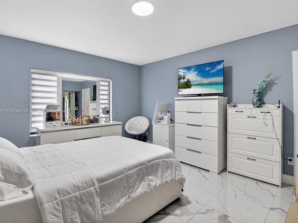 3297 SW 26th St, Miami FL 33133