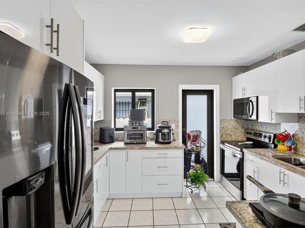 3297 SW 26th St, Miami FL 33133