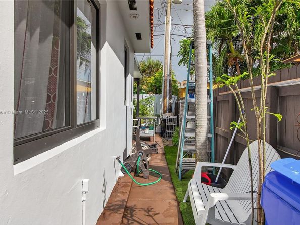 3297 SW 26th St, Miami FL 33133