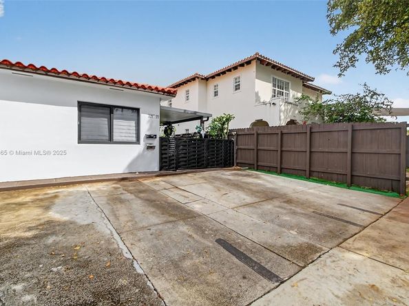 3297 SW 26th St, Miami FL 33133