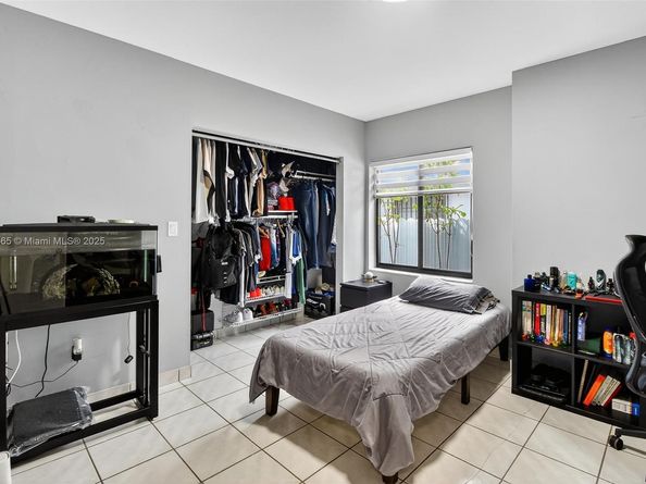 3297 SW 26th St, Miami FL 33133