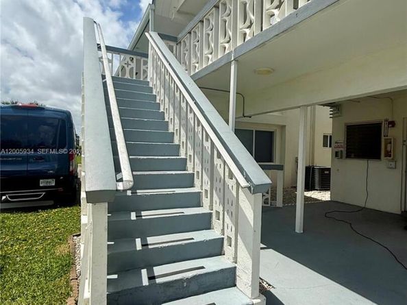 11 NE 204th St 23, Miami Gardens FL 33179
