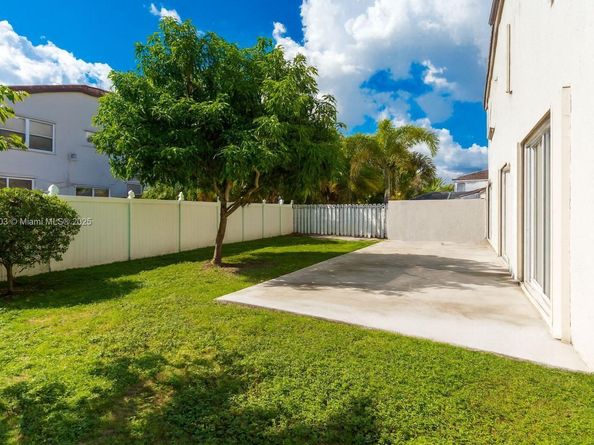 15736 NW 11th St, Pembroke Pines FL 33028