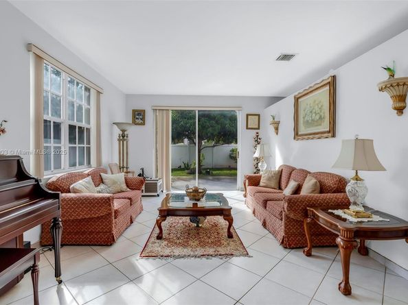 15736 NW 11th St, Pembroke Pines FL 33028