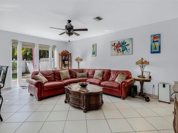 15736 NW 11th St, Pembroke Pines FL 33028