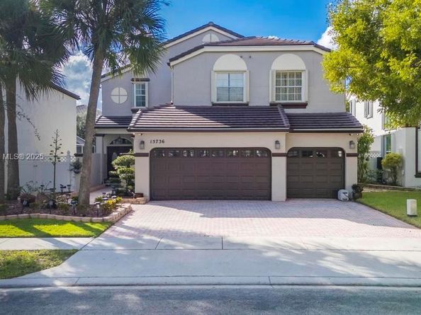 15736 NW 11th St, Pembroke Pines FL 33028