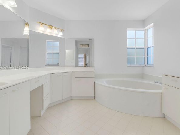 15736 NW 11th St, Pembroke Pines FL 33028