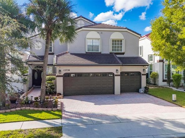 15736 NW 11th St, Pembroke Pines FL 33028