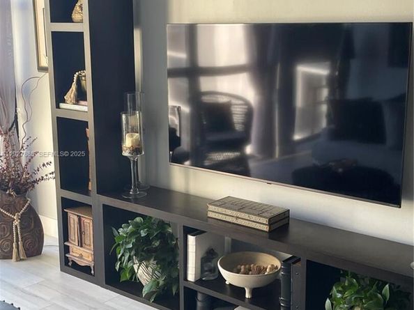 200 Leslie Dr 622, Hallandale Beach FL 33009