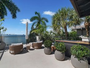 5300 N Bay Rd, Miami Beach FL 33140
