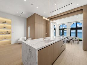 5300 N Bay Rd, Miami Beach FL 33140