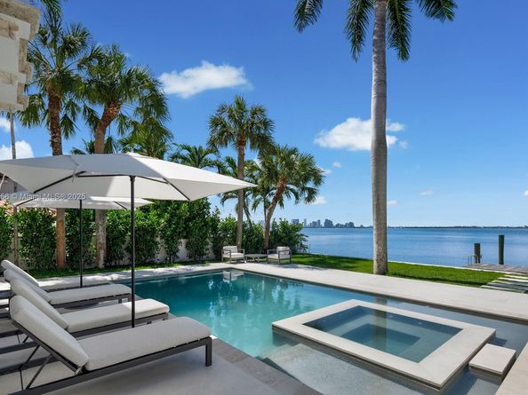 5300 N Bay Rd, Miami Beach FL 33140
