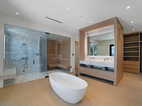 5300 N Bay Rd, Miami Beach FL 33140