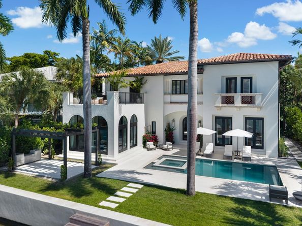 5300 N Bay Rd, Miami Beach FL 33140