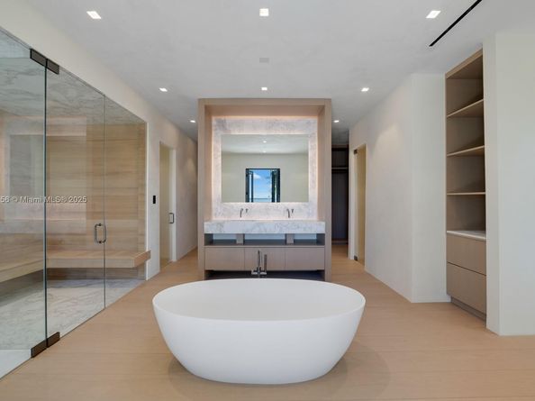 5300 N Bay Rd, Miami Beach FL 33140