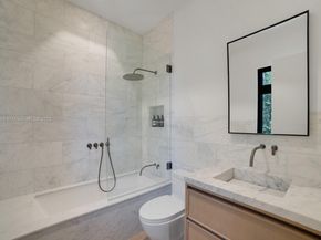 5300 N Bay Rd, Miami Beach FL 33140
