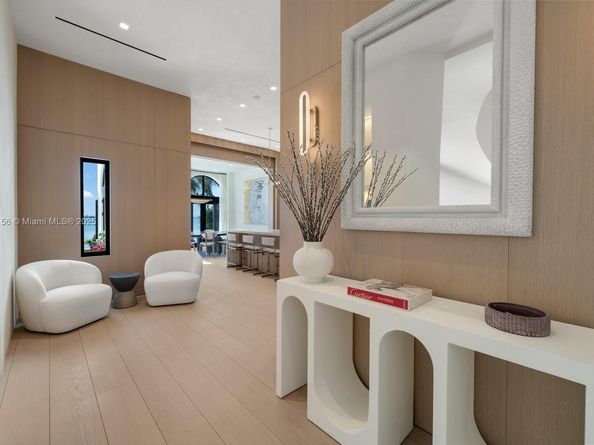 5300 N Bay Rd, Miami Beach FL 33140