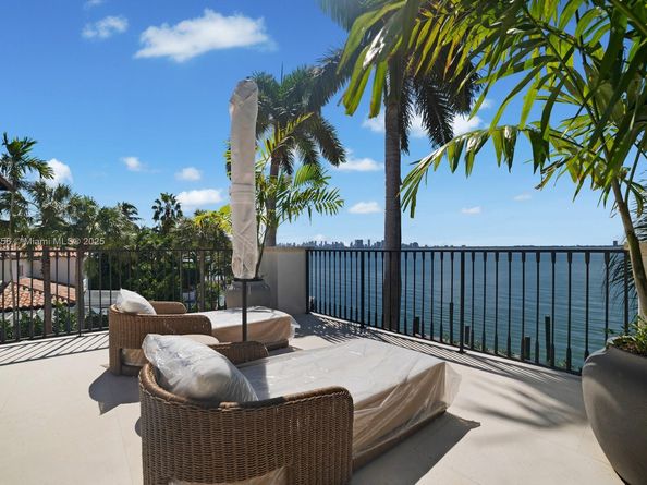 5300 N Bay Rd, Miami Beach FL 33140