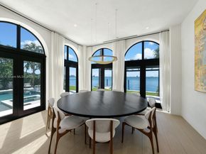 5300 N Bay Rd, Miami Beach FL 33140