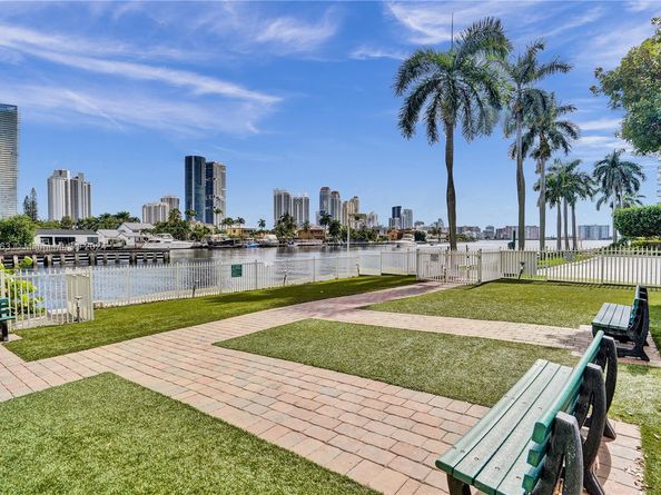 19101 NE 36th Ct 902, Aventura FL 33180