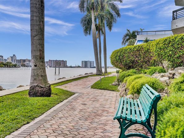 19101 NE 36th Ct 902, Aventura FL 33180