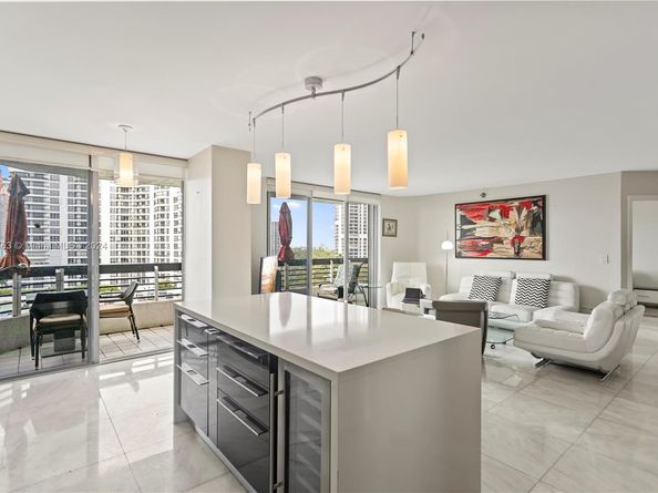 19101 NE 36th Ct 902, Aventura FL 33180