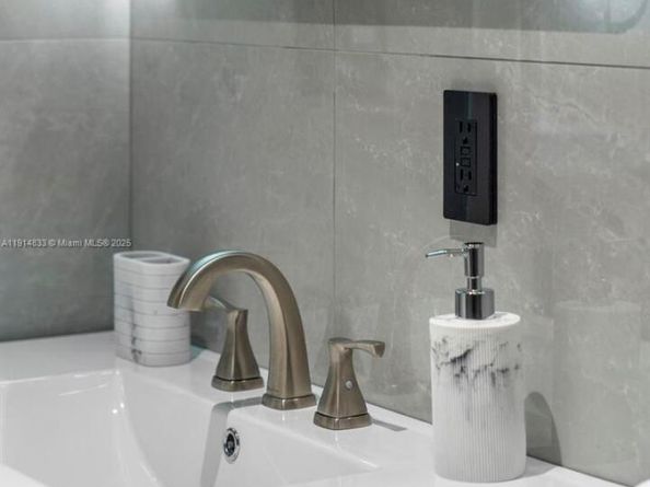 1101 N 14th Ave, Hollywood FL 33020