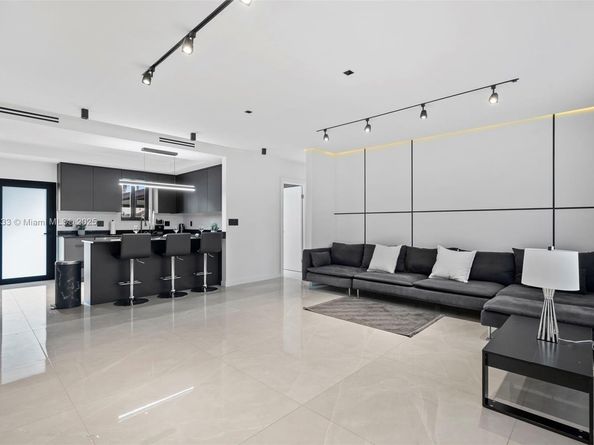 1101 N 14th Ave, Hollywood FL 33020