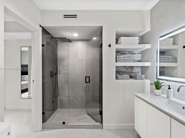 1101 N 14th Ave, Hollywood FL 33020