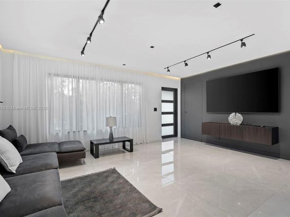 1101 N 14th Ave, Hollywood FL 33020