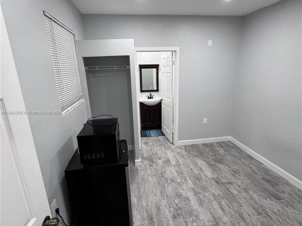 6727 Sheridan St, Hollywood FL 33024