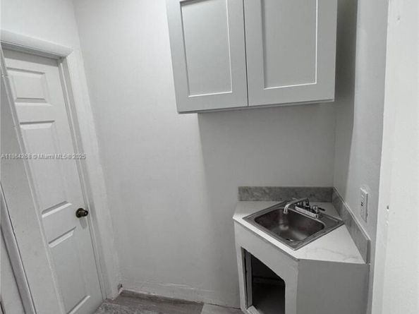 6727 Sheridan St, Hollywood FL 33024