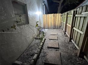 6727 Sheridan St, Hollywood FL 33024